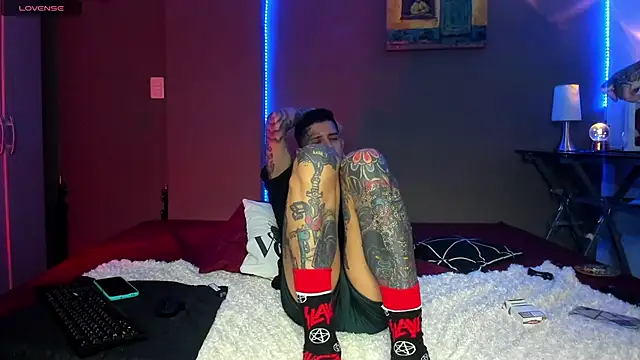 cleoo jhonny online show from March 25, 2026, 2:39 am