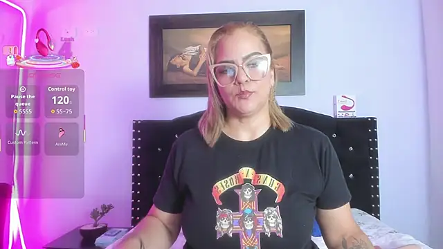 Snapshot of elena_vega chatting on October 24, 2025, 2:19 am elena vega online show from October 24, 2025, 2:19 am