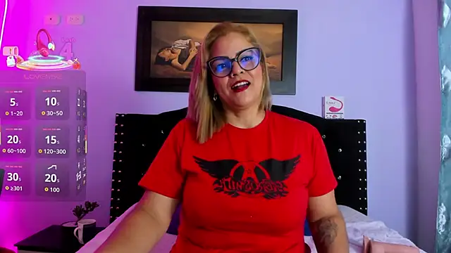 Snapshot of elena_vega chatting on October 25, 2025, 3:03 am elena vega online show from October 25, 2025, 3:03 am