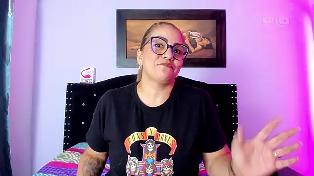 Snapshot of elena_vega chatting on October 30, 2025, 3:08 am elena vega online show from October 30, 2025, 3:08 am