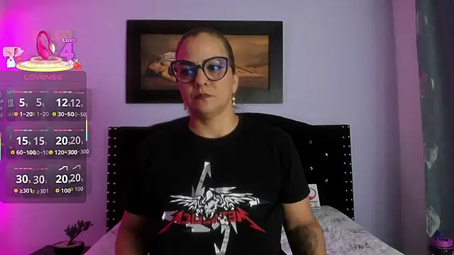 Snapshot of elena_vega chatting on November 5, 2025, 2:33 am elena vega online show from November 5, 2025, 2:33 am