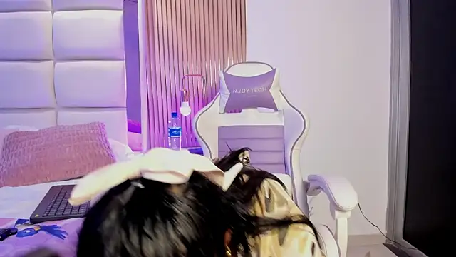 Snapshot of Pocahontass11__ chatting on November 7, 2025, 7:25 pm Pocahontass11 online show from November 7, 2025, 7:25 pm