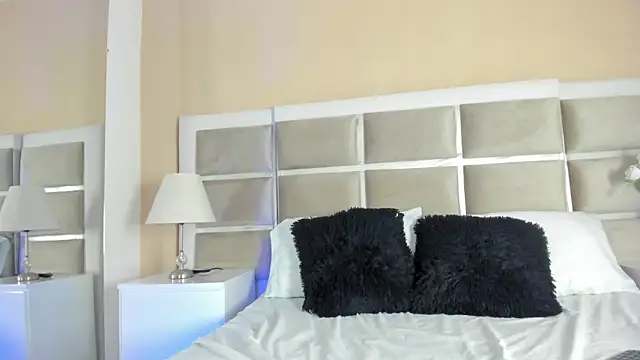 Snapshot of Pocahontass11__ chatting on November 11, 2025, 4:07 pm Pocahontass11 online show from November 11, 2025, 4:07 pm