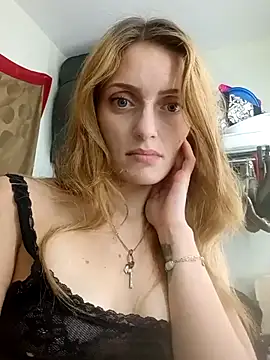 Tessietee online show from April 19, 2026, 7:05 pm