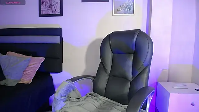 Snapshot of Astarthea_ chatting on November 11, 2025, 11:54 am Astarthea online show from November 11, 2025, 11:54 am