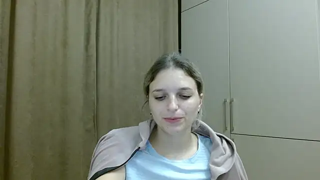 Snapshot of ElisSky301 chatting on October 25, 2025, 8:47 pm ElisSky301 online show from October 25, 2025, 8:47 pm