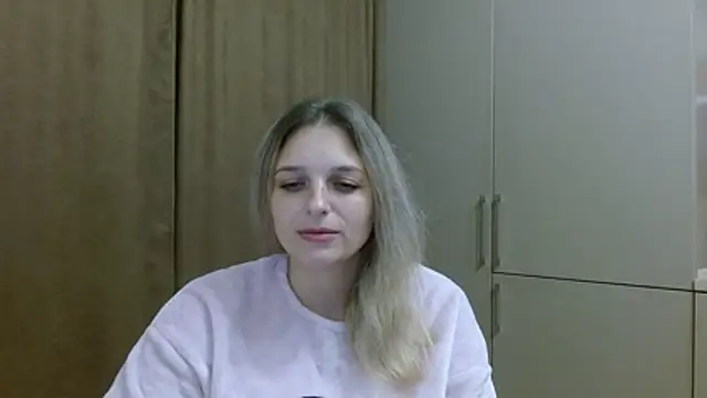 Snapshot of ElisSky301 chatting on October 28, 2025, 10:12 pm ElisSky301 online show from October 28, 2025, 10:12 pm