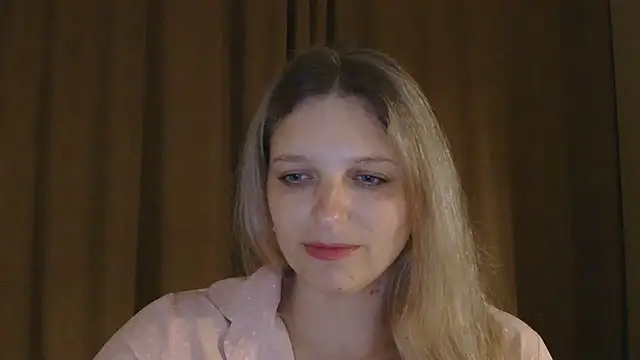 ElisSky301 online show from April 19, 2026, 8:33 pm