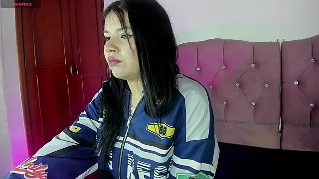 Snapshot of Sara_Moon_18 chatting on October 29, 2025, 10:22 pm Sara Moon 18 online show from October 29, 2025, 10:22 pm