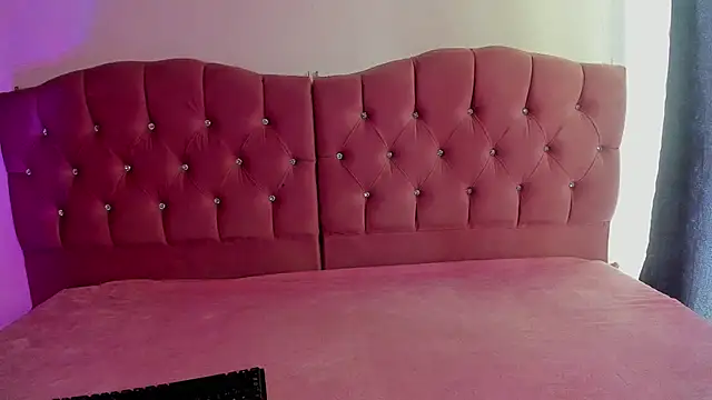 Snapshot of Sara_Moon_18 chatting on November 5, 2025, 8:09 pm Sara Moon 18 online show from November 5, 2025, 8:09 pm