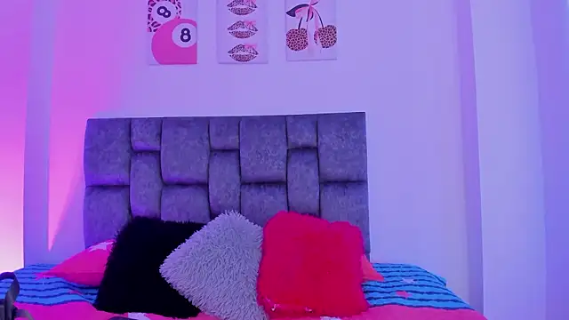 Snapshot of kittymonroe1 chatting on February 11, 2026, 6:02 pm kittymonroe1 online show from February 11, 2026, 6:02 pm