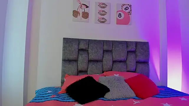 Snapshot of kittymonroe1 chatting on February 12, 2026, 6:03 pm kittymonroe1 online show from February 12, 2026, 6:03 pm