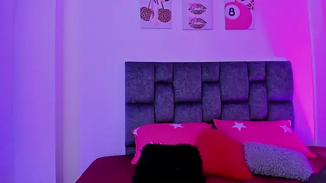 Snapshot of kittymonroe1 chatting on February 13, 2026, 6:15 pm kittymonroe1 online show from February 13, 2026, 6:15 pm