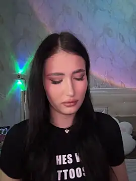 Snapshot of KailyBell chatting on November 3, 2025, 6:20 pm KailyBell online show from November 3, 2025, 6:20 pm