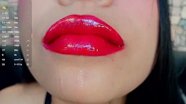 Snapshot of mia_roux1 chatting on November 3, 2025, 6:31 pm mia roux1 online show from November 3, 2025, 6:31 pm