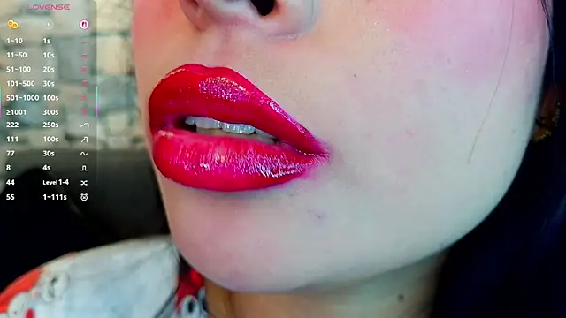 Snapshot of mia_roux1 chatting on November 11, 2025, 5:18 am mia roux1 online show from November 11, 2025, 5:18 am