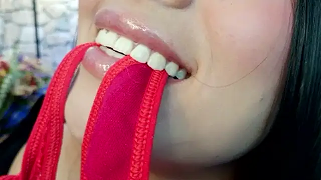 mia roux1 online show from December 4, 2025, 5:54 pm