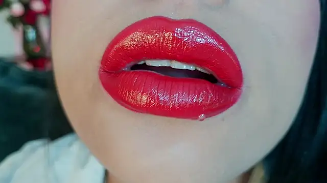 mia roux1 online show from March 2, 2026, 10:05 pm