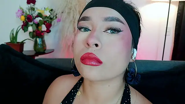 mia roux1 online show from March 4, 2026, 11:55 pm