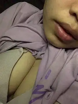 Miuu-Miuu online show from November 18, 2025, 4:55 pm