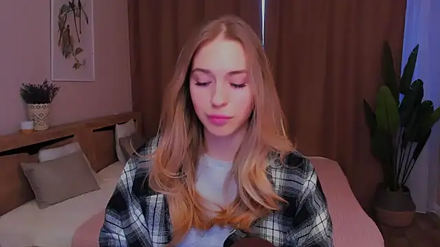 sassy cutie online show from February 8, 2026, 3:15 pm