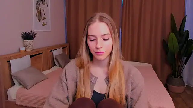 sassy cutie online show from February 19, 2026, 3:41 pm