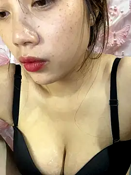 kitty-20x online show from November 13, 2025, 7:35 pm