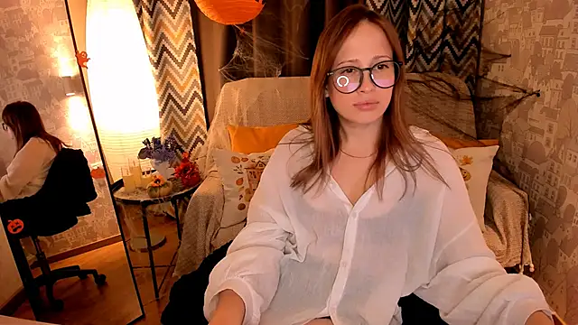  SilverMoon  online show from October 22, 2025, 8:47 am