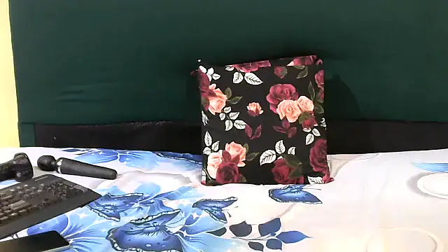 CherryZee online show from November 14, 2025, 6:23 am