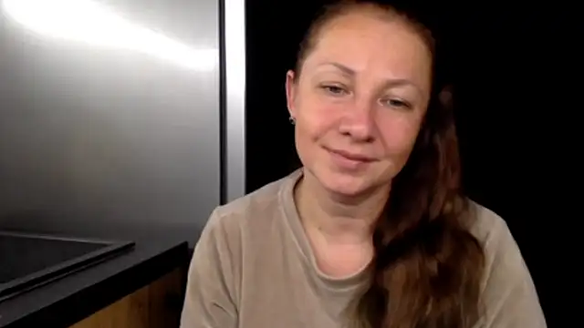 Snapshot of LucyTop chatting on November 20, 2025, 9:25 pm LucyTop online show from November 20, 2025, 9:25 pm