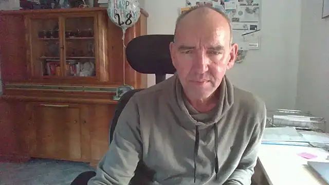 Snapshot of Lutzi1970 chatting on November 11, 2025, 2:28 pm Lutzi1970 online show from November 11, 2025, 2:28 pm