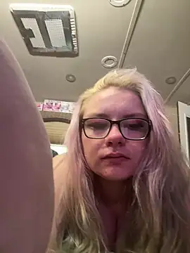 Snapshot of lostinherwonderland chatting on October 23, 2025, 5:01 pm lostinherwonderland online show from October 23, 2025, 5:01 pm