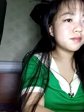 Quynhsumon online show from March 22, 2026, 2:42 pm