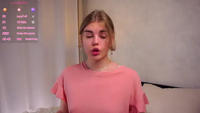 MelodyBaur online show from June 3, 2026, 2:33 pm