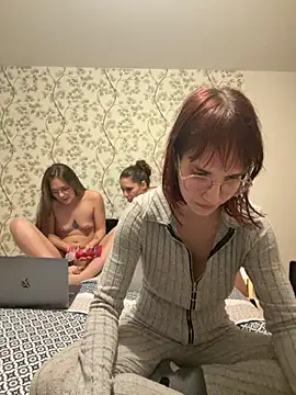  HeraLuna  online show from February 9, 2026, 12:03 am