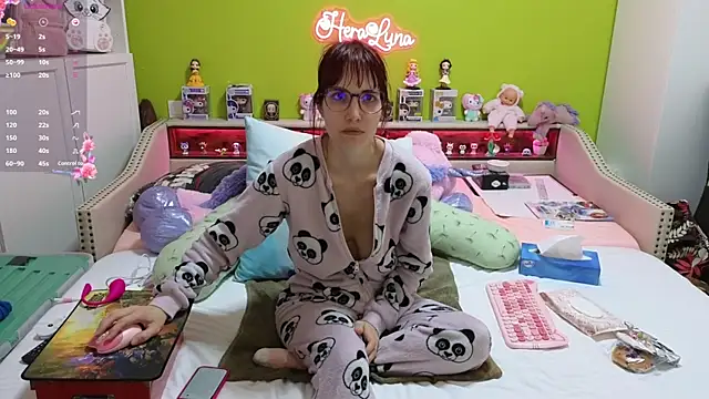  HeraLuna  online show from April 2, 2026, 7:55 pm