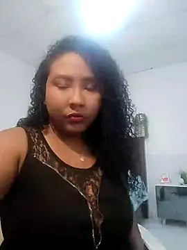 Snapshot of KaroldelaTorree chatting on November 4, 2025, 8:08 pm KaroldelaTorree online show from November 4, 2025, 8:08 pm