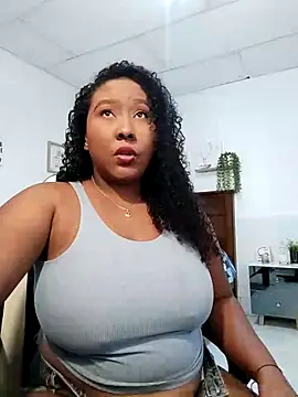 Snapshot of KaroldelaTorree chatting on November 5, 2025, 8:31 pm KaroldelaTorree online show from November 5, 2025, 8:31 pm