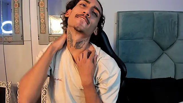 Snapshot of Mr_Strike chatting on October 30, 2025, 2:57 am Mr Strike online show from October 30, 2025, 2:57 am