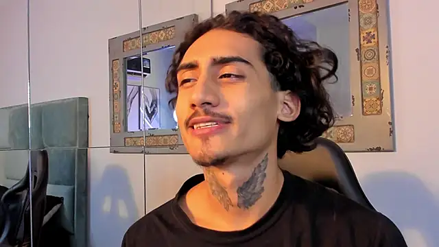 Snapshot of Mr_Strike chatting on October 31, 2025, 3:07 am Mr Strike online show from October 31, 2025, 3:07 am