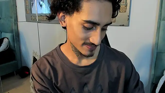 Snapshot of Mr_Strike chatting on November 2, 2025, 2:58 am Mr Strike online show from November 2, 2025, 2:58 am