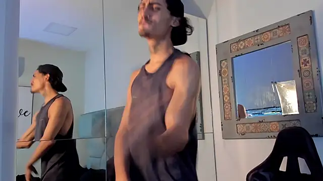 Snapshot of Mr_Strike chatting on November 6, 2025, 3:29 am Mr Strike online show from November 6, 2025, 3:29 am