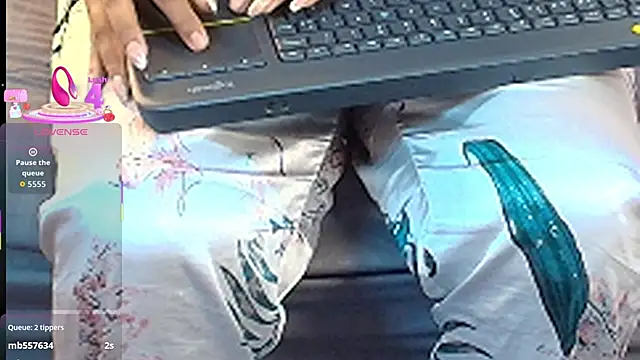 Snapshot of Sara_liz000 chatting on November 10, 2025, 9:03 pm Sara liz000 online show from November 10, 2025, 9:03 pm