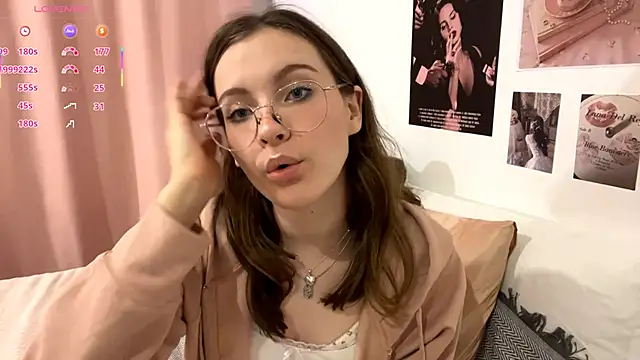 Snapshot of Kira_Sanders chatting on November 11, 2025, 4:07 pm Kira Sanders online show from November 11, 2025, 4:07 pm