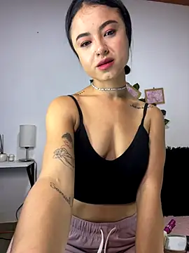 Snapshot of Evelinmiller97 chatting on November 7, 2025, 2:00 am Evelinmiller97 online show from November 7, 2025, 2:00 am