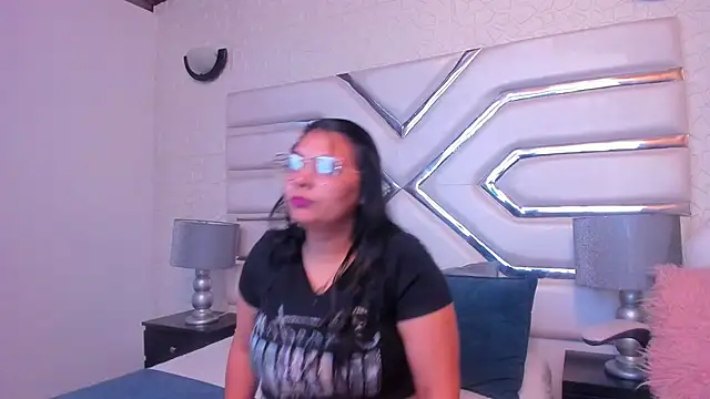 Snapshot of Julieta_Owen chatting on November 5, 2025, 2:50 pm Julieta Owen online show from November 5, 2025, 2:50 pm