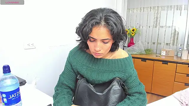 chloehanna online show from December 4, 2025, 7:55 pm