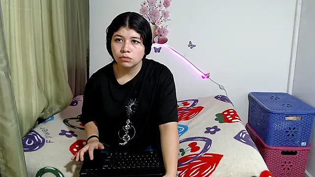 Snapshot of BRYXS1 chatting on November 7, 2025, 7:14 pm BRYXS1 online show from November 7, 2025, 7:14 pm