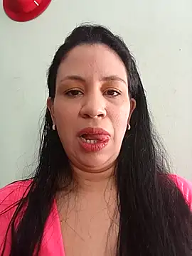 LeilaTaylor online show from December 22, 2025, 1:41 pm