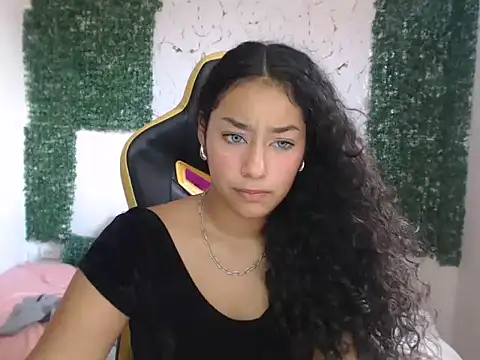 Snapshot of emily_stars1 chatting on November 20, 2025, 7:02 pm emily stars1 online show from November 20, 2025, 7:02 pm